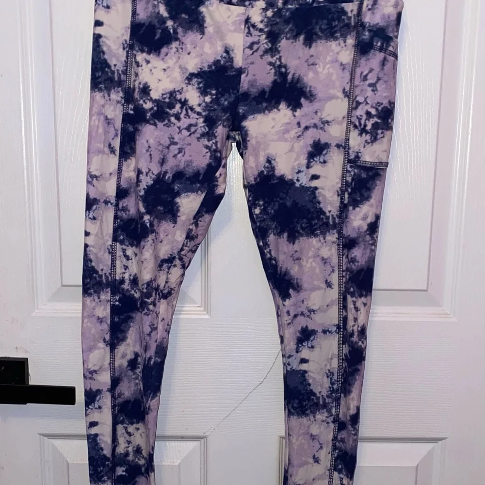 NWOT No Comment Blue/Purple Tie Dye Leggings, 1 Side Pocket, Large Juniors - Picture 3 of 6